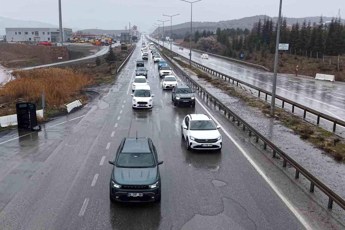 43 ilin geçiş güzergahında arife günü trafik yoğunluğu arttı: Validen sürücülere "kurallara uyun" çağrısı