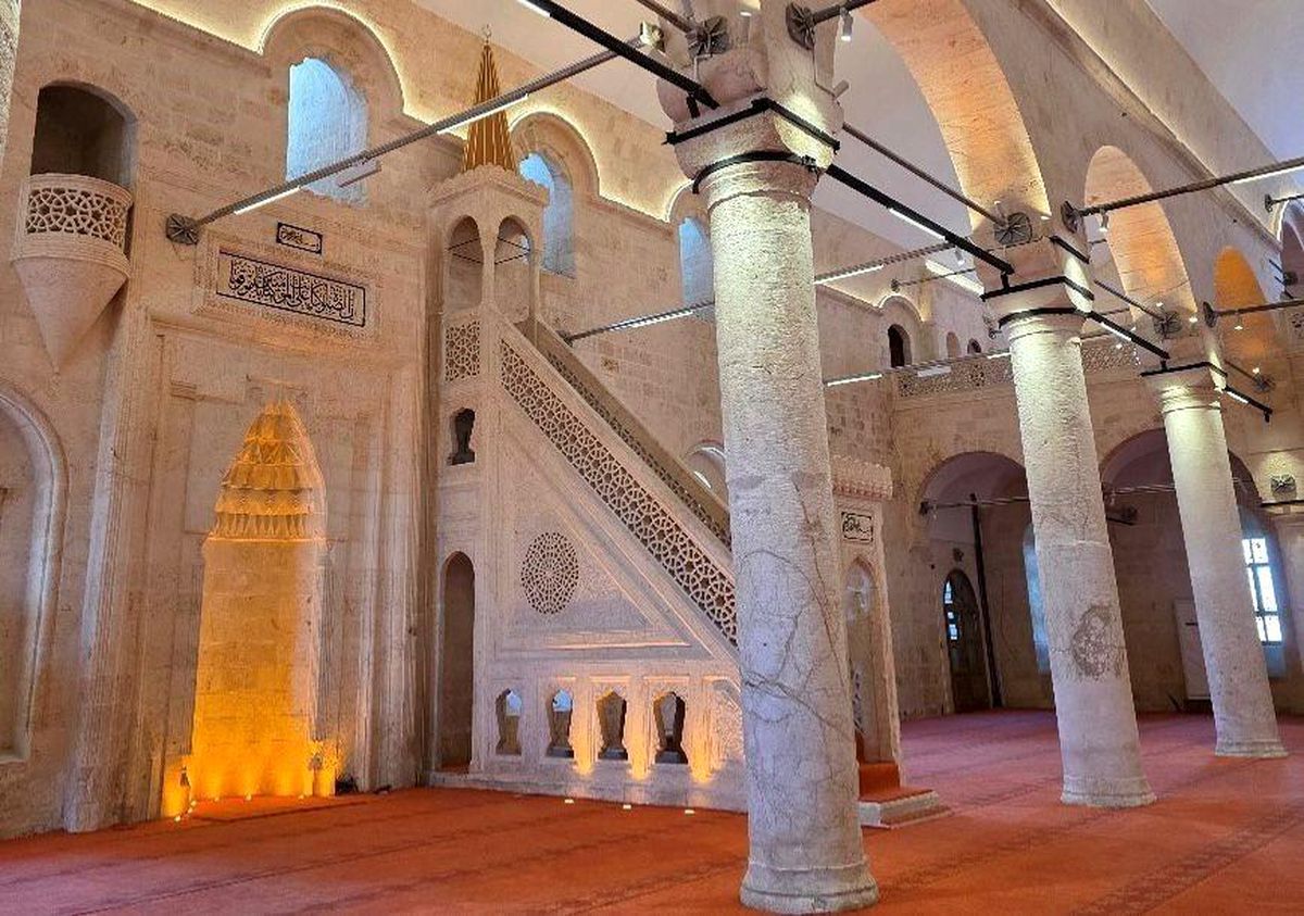 Bakan Ersoy: "Üç tarihi cami yeniden ibadete açılıyor"