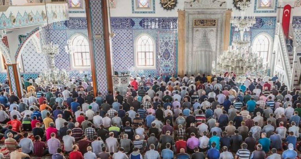 Bayram namazı evden kılınır mı? Bayram namazını cemaatle kılmak farz mı?