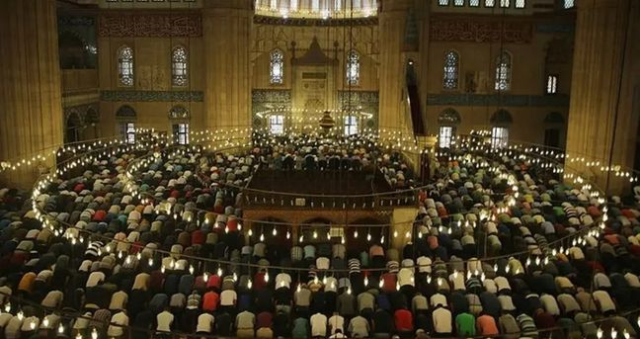 Bayram namazı farz mı? Ramazan Bayramı namazı nasıl kılınır, kaç rekat? Ramazan Bayramı namazına nasıl niyet edilir?