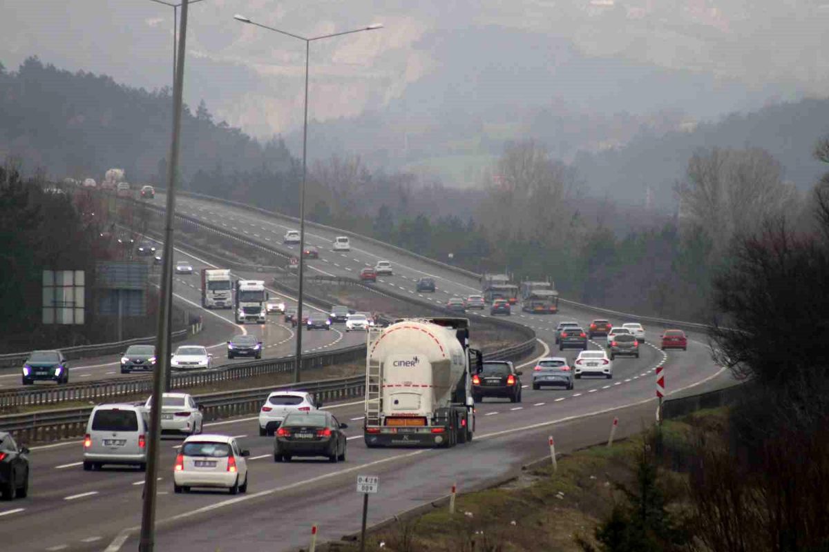 Bayram trafiği Bolu geçişinde artmaya başladı