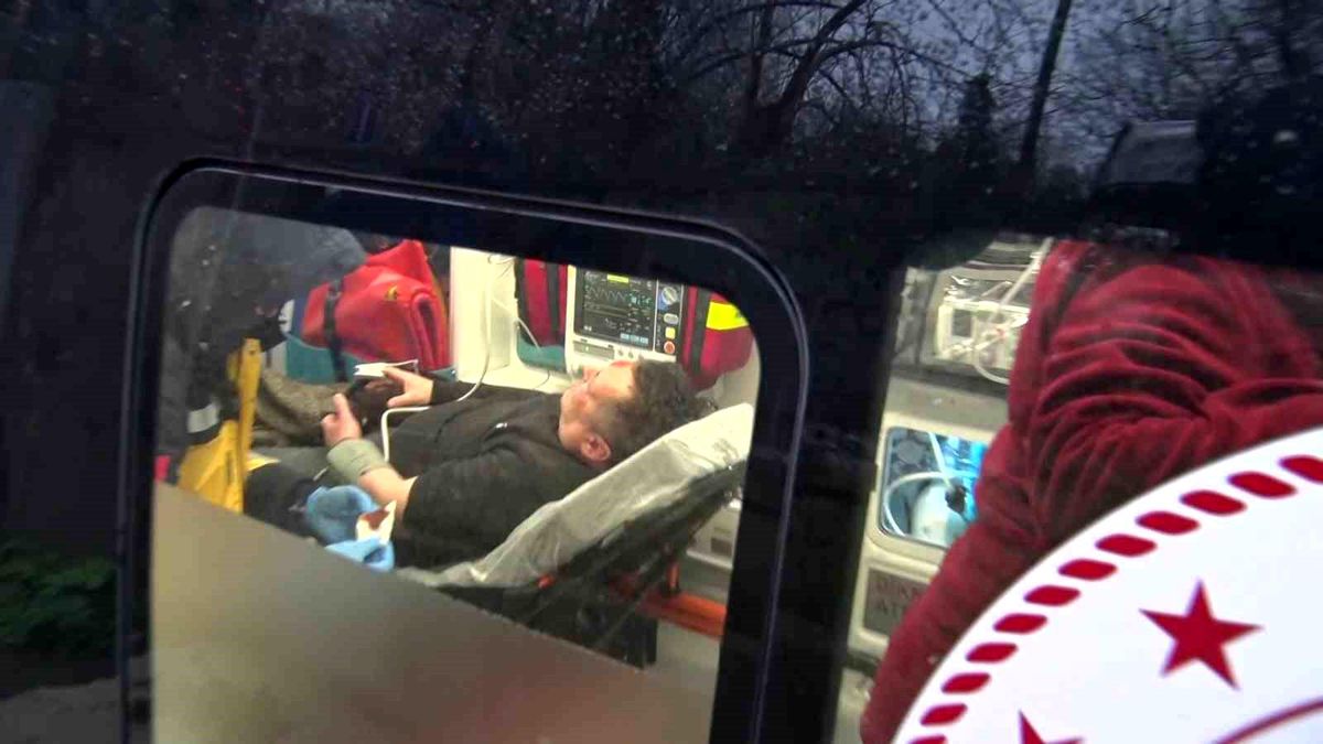 Beykoz'da İETT otobüsü kaldırıma çarptı: 4 yaralı