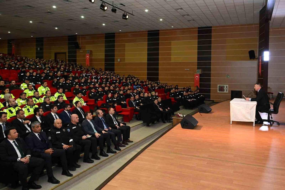 Erzincan Emniyet Müdürlüğü'nde bayram öncesi toplantı