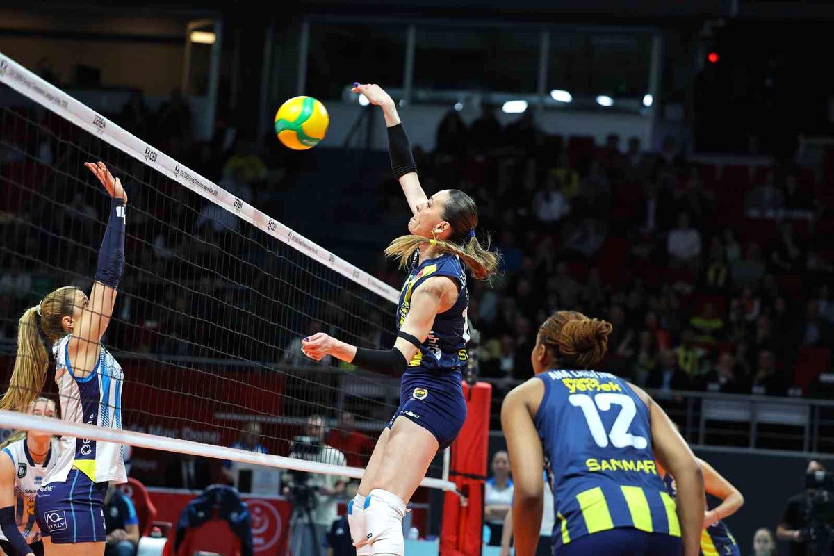 Fenerbahçe, Şampiyonlar Ligi'ne altın setle veda etti