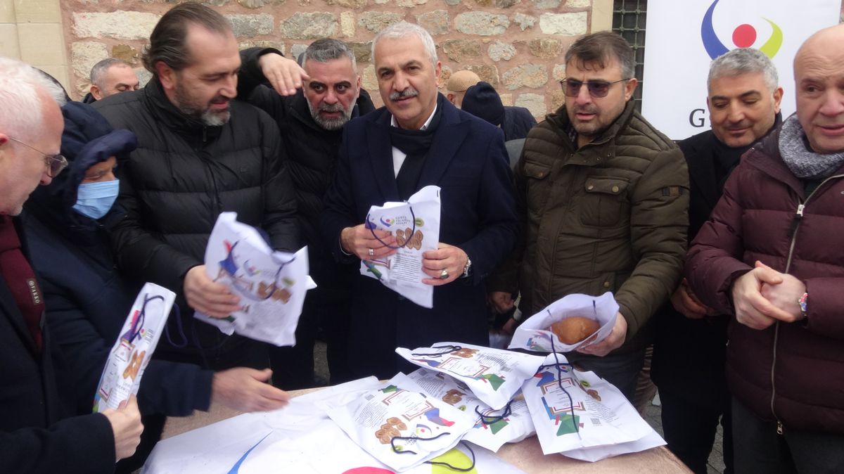 Gebze Bayram Çöreği halka ücretsiz dağıtıldı