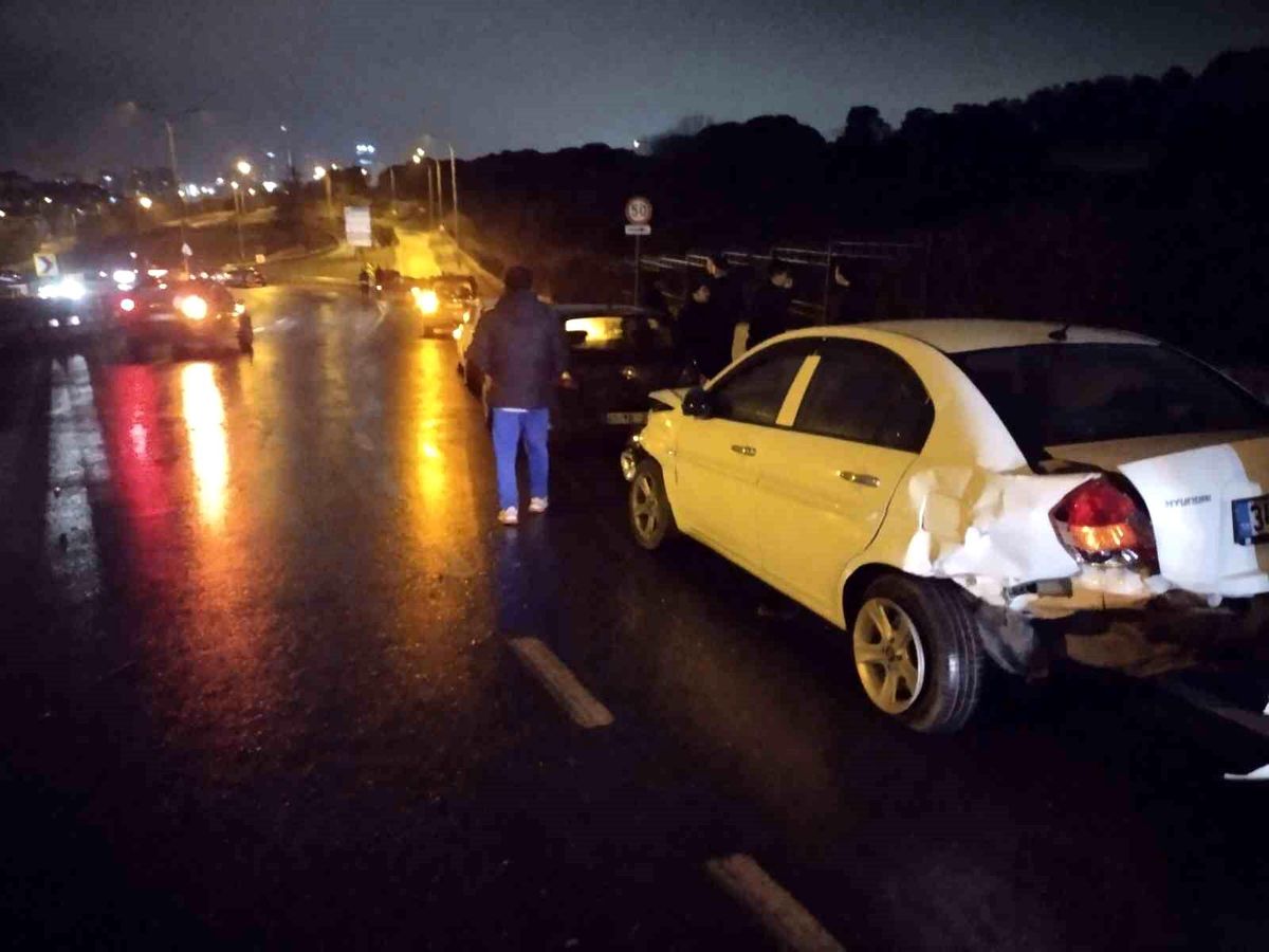 Maltepe'de 4 araçlı zincirleme kaza: 1 yaralı