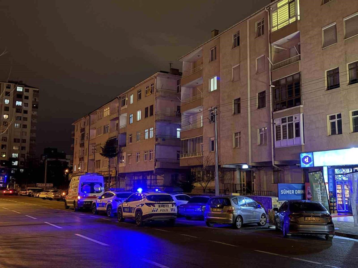 Mezarlık ziyareti dönüşü eşini evde ölü buldu