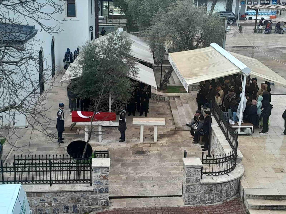 Muğla'da emekli jandarma albay son yolculuğuna uğurlandı