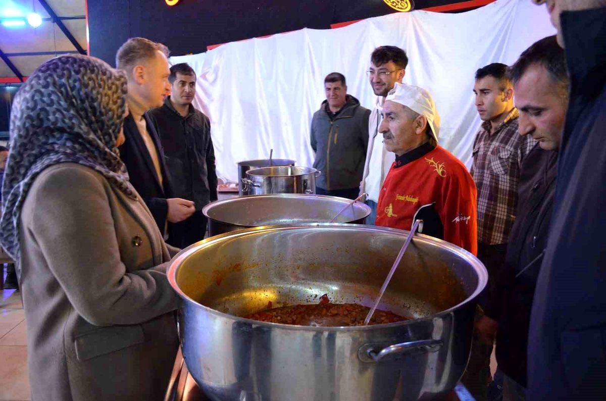 Ramazan'da devletin şefkat eli: Bulanık'ta 27 bin kişiye sıcak yemek ulaştırıldı