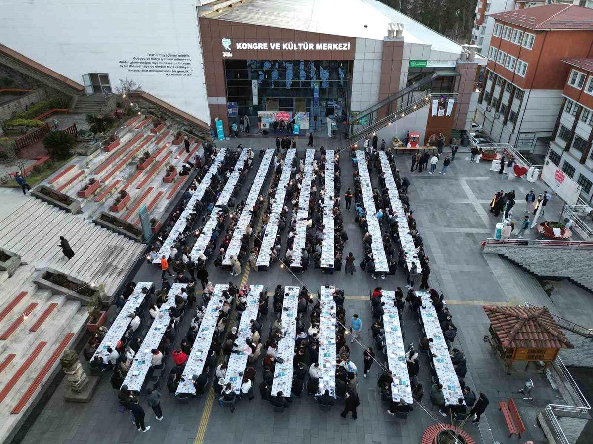 RTEÜ'de öğrenciler iftarda buluştu