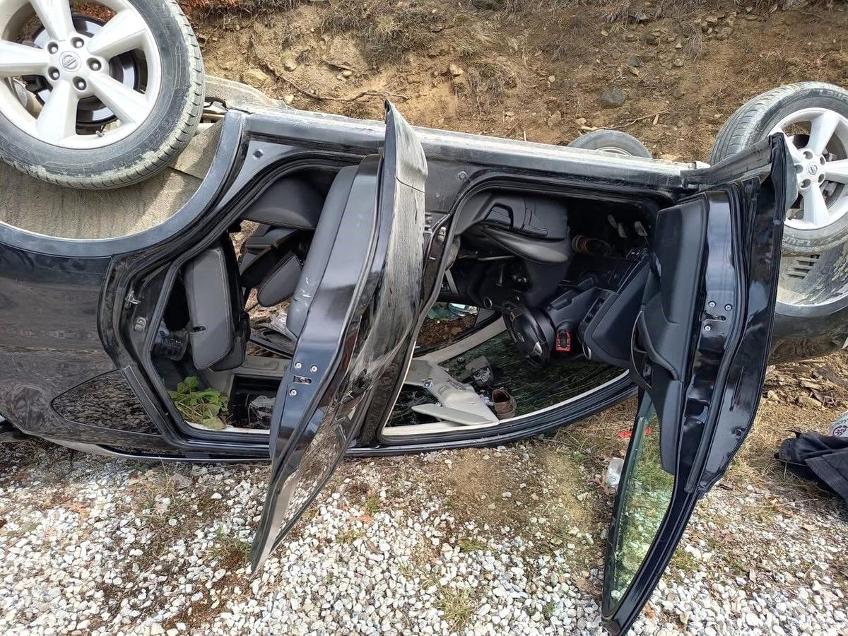 Sinop'ta kontrolden çıkan araç takla attı