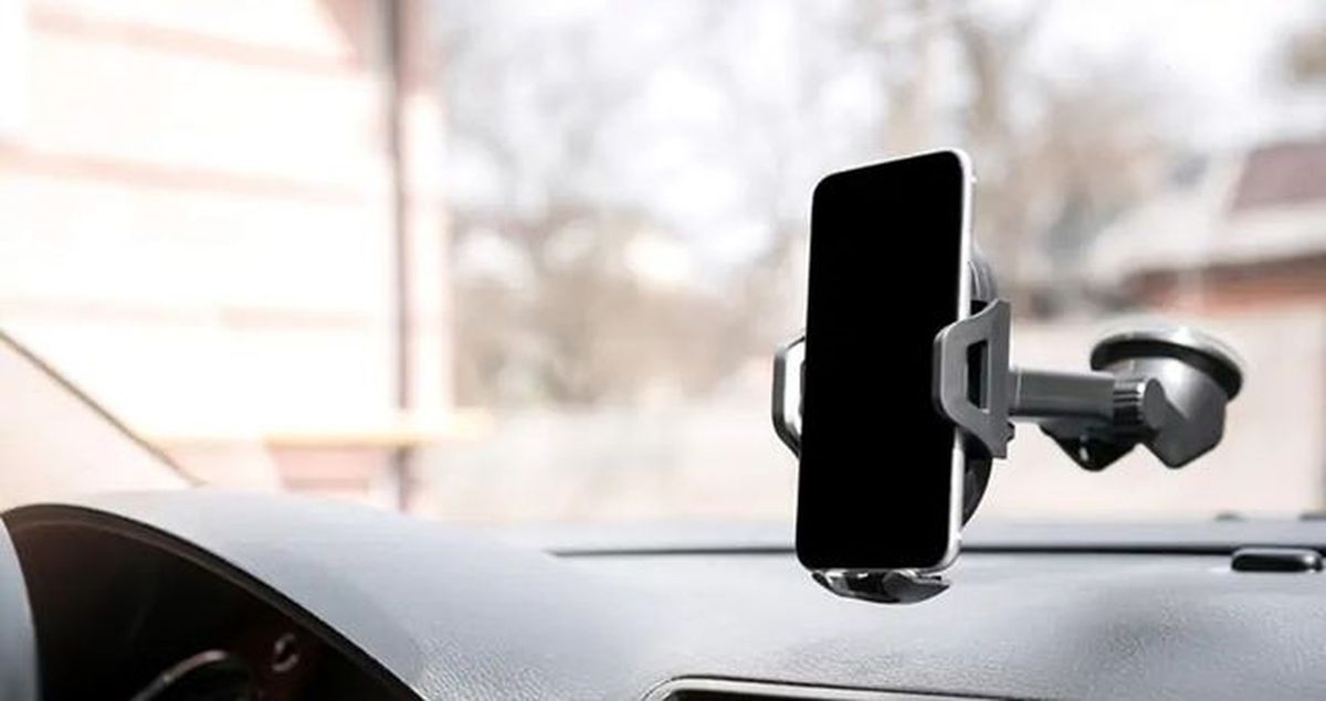 Telefon tutucu yasak mı? Arabalarda telefon tutucu neden yasak, cezası ne kadar?
