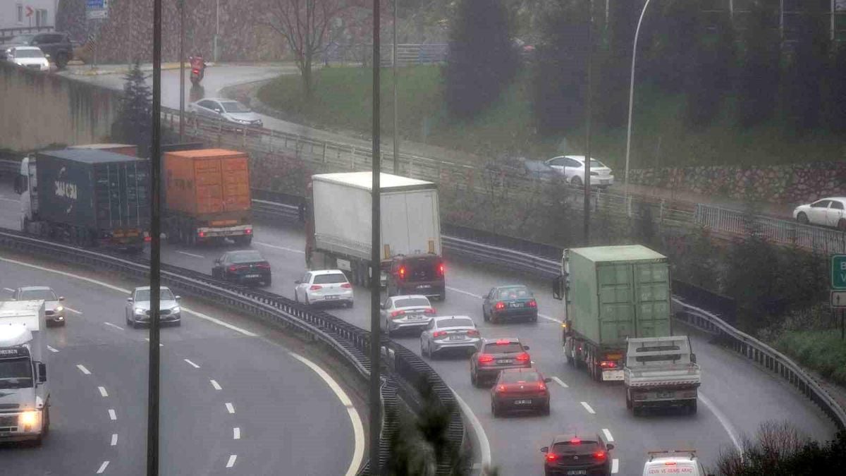 TEM'de bayram yoğunluğu başladı: Trafik akıcı seyrediyor