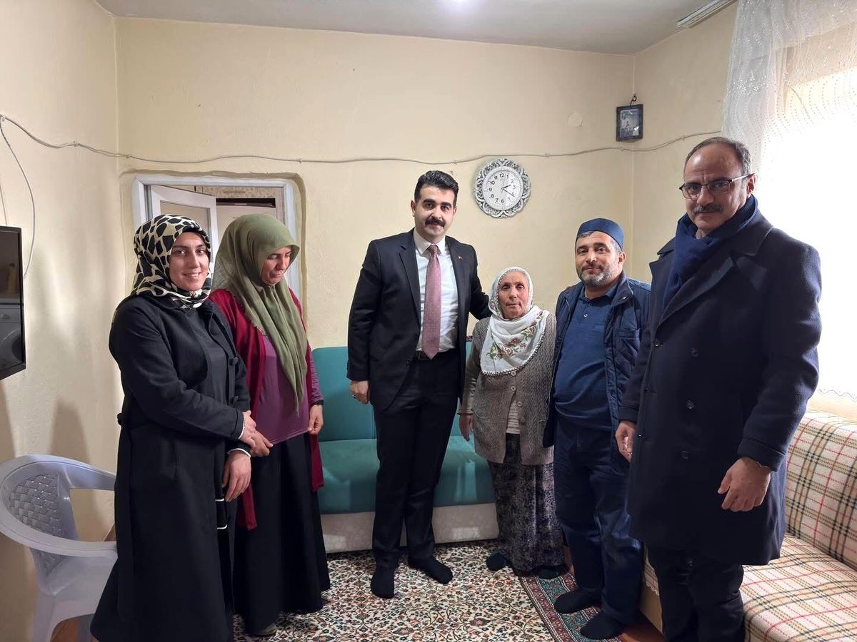 Tomarza'da 21 kimsesiz vatandaş ziyaret edildi