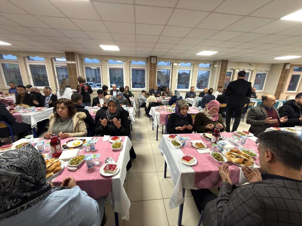 Tomarza'da şehir aileleri ve gaziler iftarda buluştu