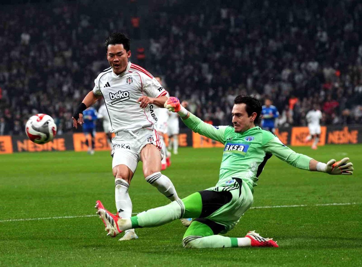 Trendyol Süper Lig: Beşiktaş: 2 Kasımpaşa: 0 (İlk yarı)
