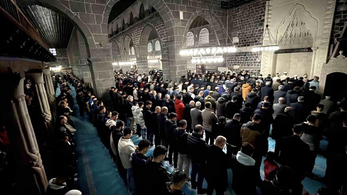 5. Harem-i Şerif'i de bayram namazı kılındı
