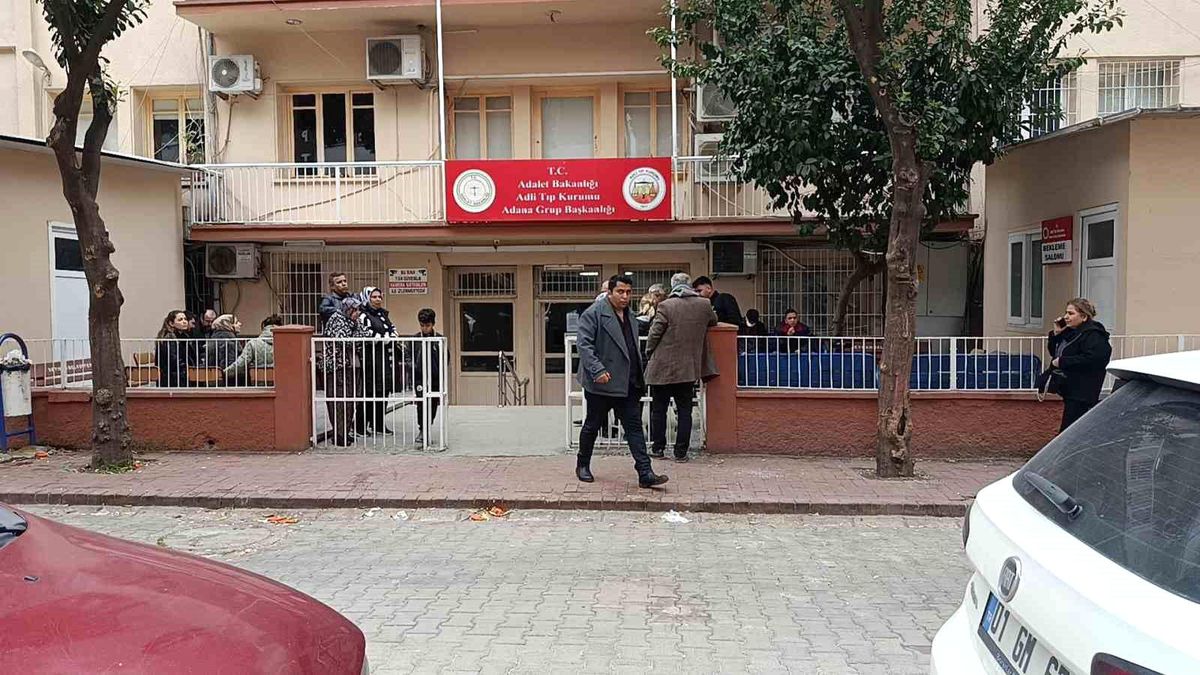 Adana'da yol kesip bıçakla saldırdılar: 17 yaşındaki çocuk öldü, 2 ağabeyi yaralandı