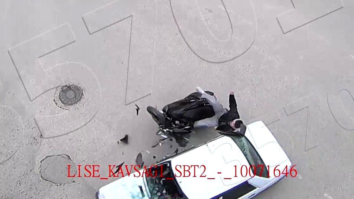 Amasya'da motosiklet ile otomobilin çarpıştığı kaza kamerada