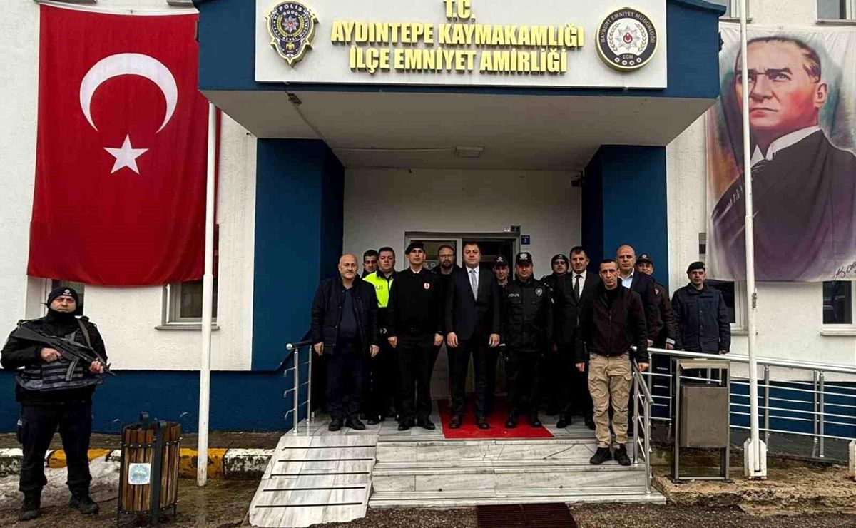 Aydıntepe'de vatandaşların ve görev başındaki personelin bayramı kutlandı