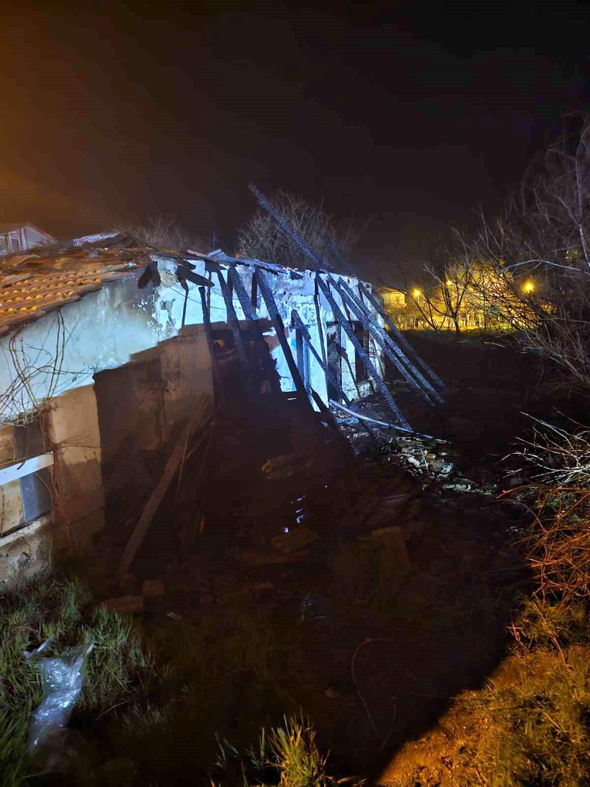 Babaeski'de müstakil ev yangını: 1 ölü