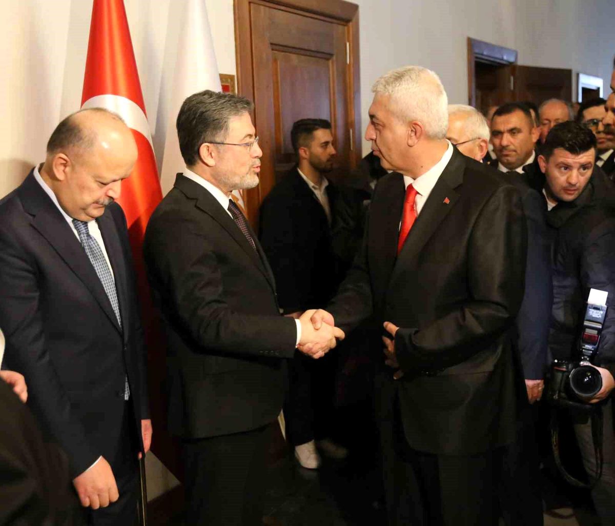 Bakan Yumaklı memleketi Kastamonu'da vatandaşlarla bayramlaştı
