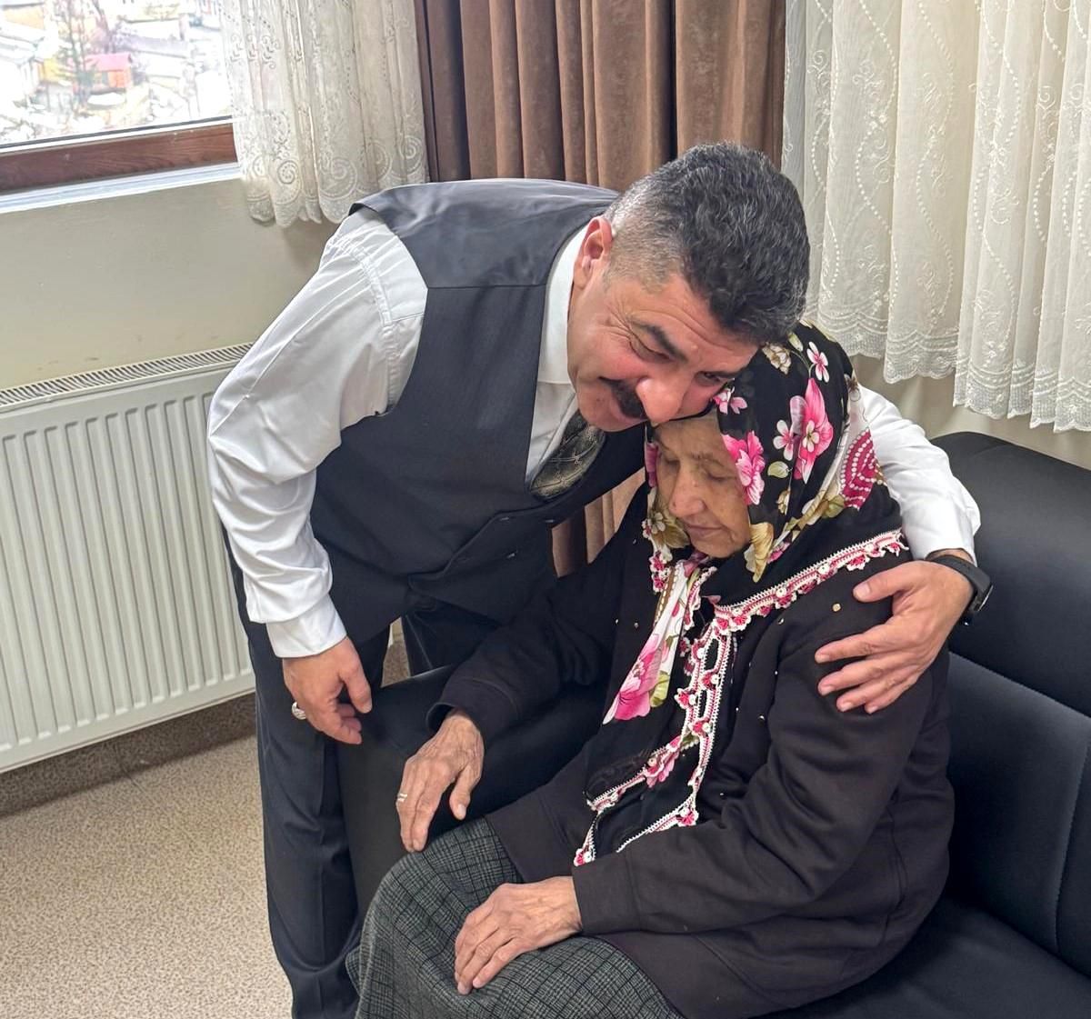 Bayburt'ta huzurevi sakinlerinin bayramı kutlandı