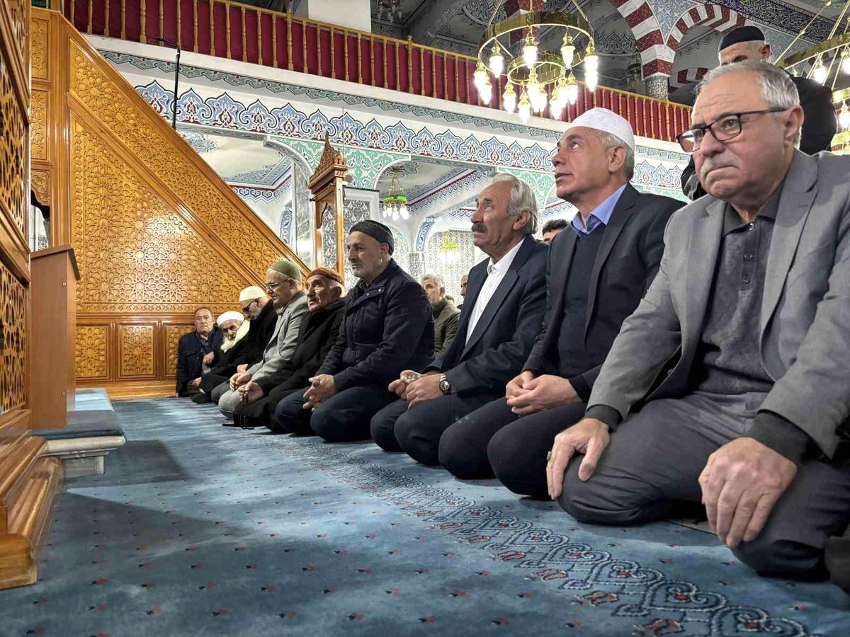 Bingöl'de bayram namazı kılındı