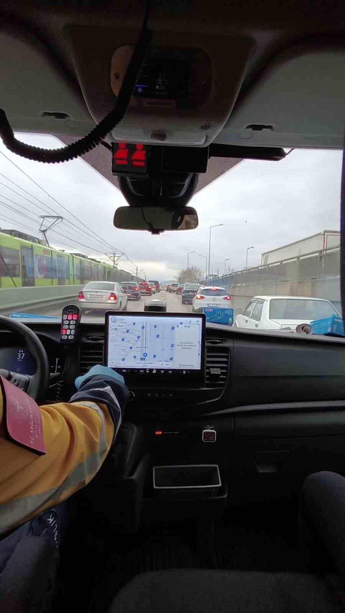 Bursa'da hayat koridoru açıldı Sürücülerden alkışlanacak hareket