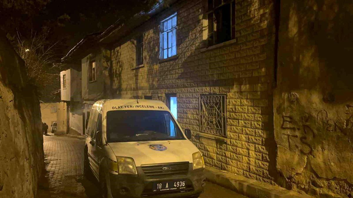 Çankırı'da 2 katlı ahşap evde yangın: 2 ölü