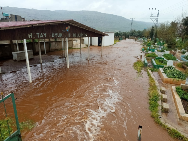 hatay da sel alarmi coban kuzulari son anda 19673306 63 m