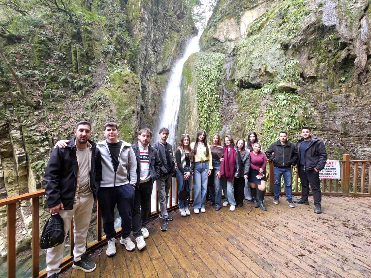 Hukuk öğrencileri Akçakoca'yı gezdi