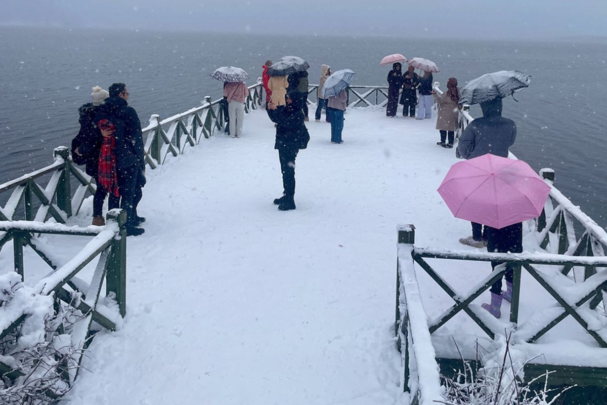 İstanbul'un yanı başı beyaza büründü! Yerde 20 santimetre kar var