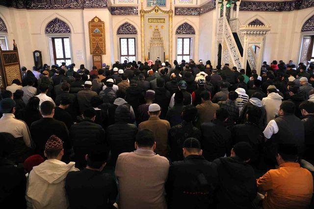 japonya daki tokyo camii nde bayram namazi yo 2 19673502 o