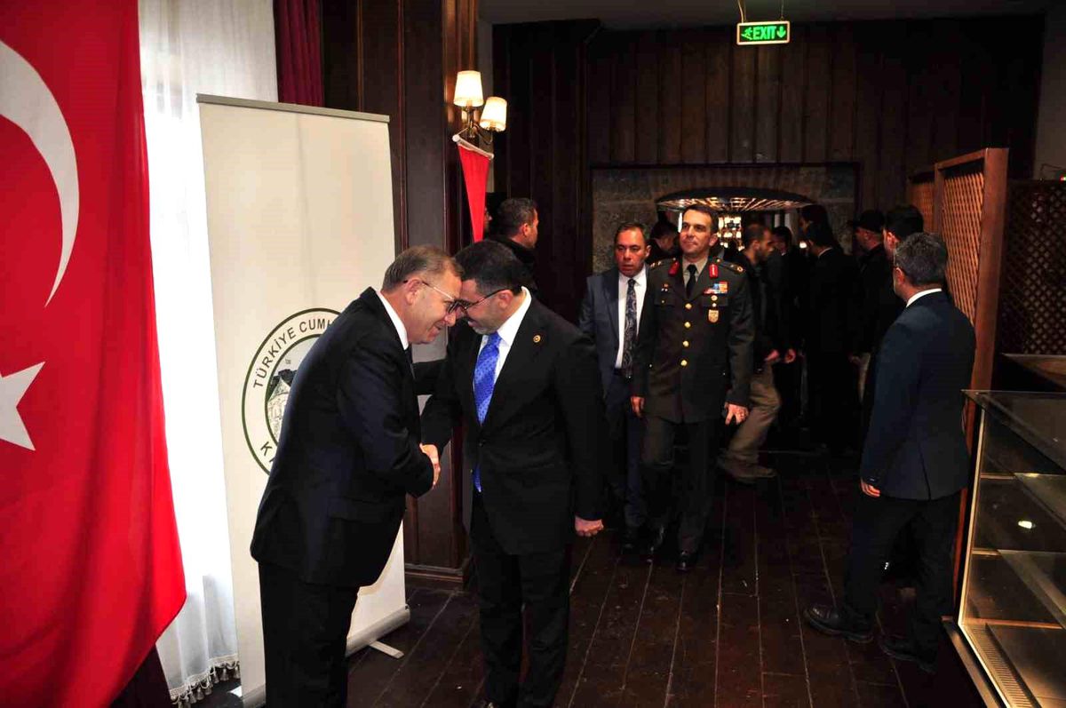 Kars'ta protokol üyeleri bayramlaştı
