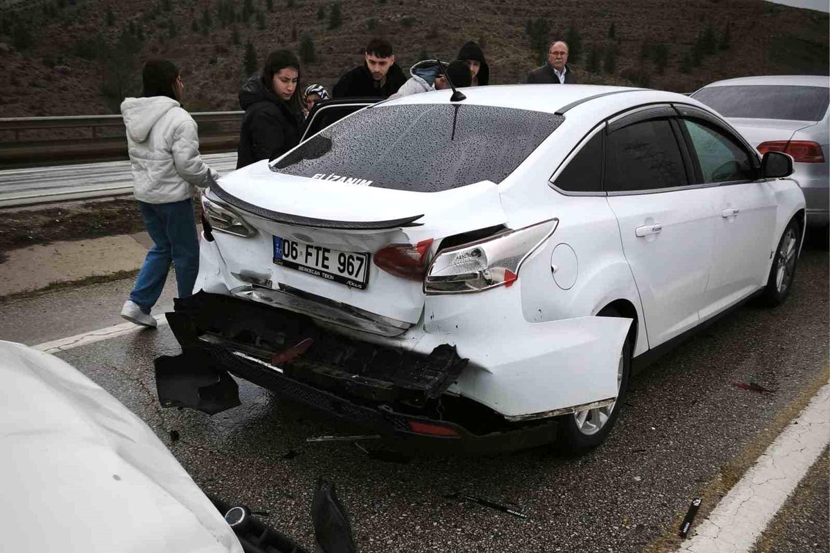 Kırıkkale'de zincirleme kaza: 3 yaralı