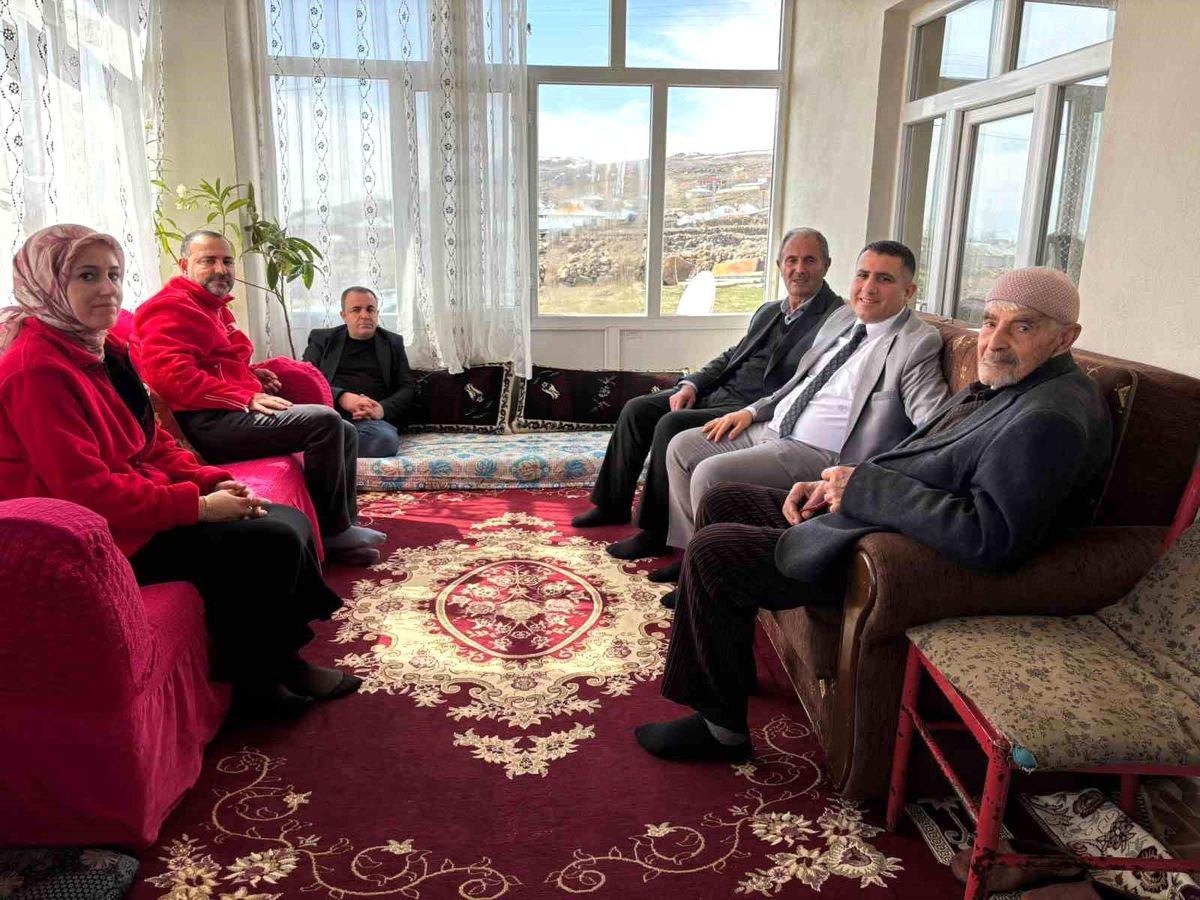 Kızılay'dan yalnız yaşayan yaşlılara bayram ziyareti