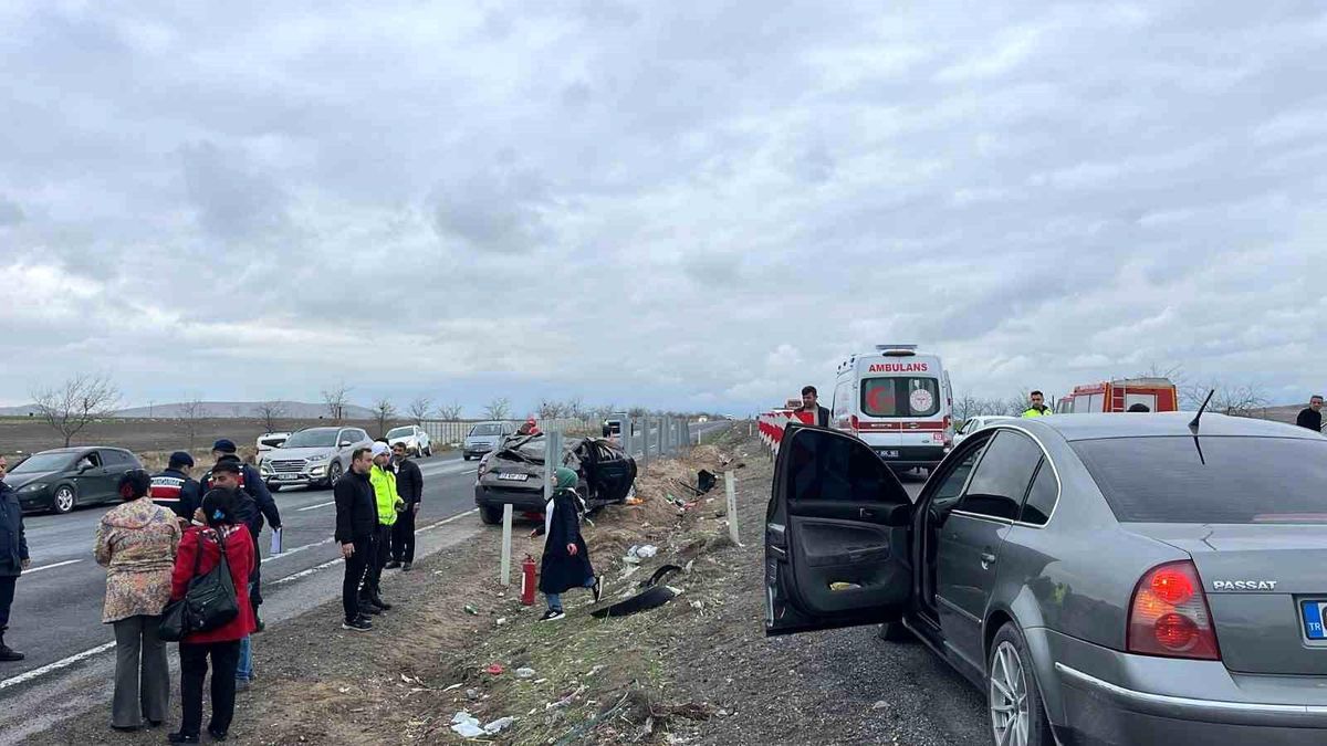 Konya'da takla atan otomobilde yaralanan genç, hayatını kaybetti