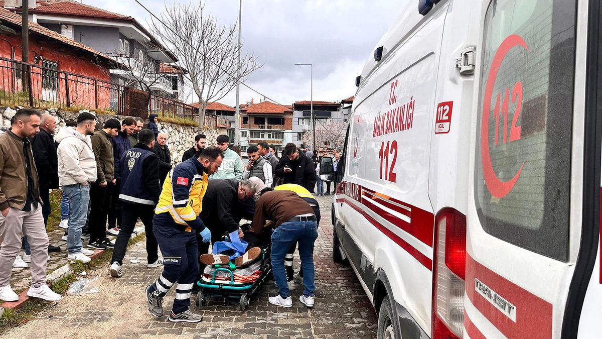 Kula'da yarım saat arayla iki kaza: 5 yaralı