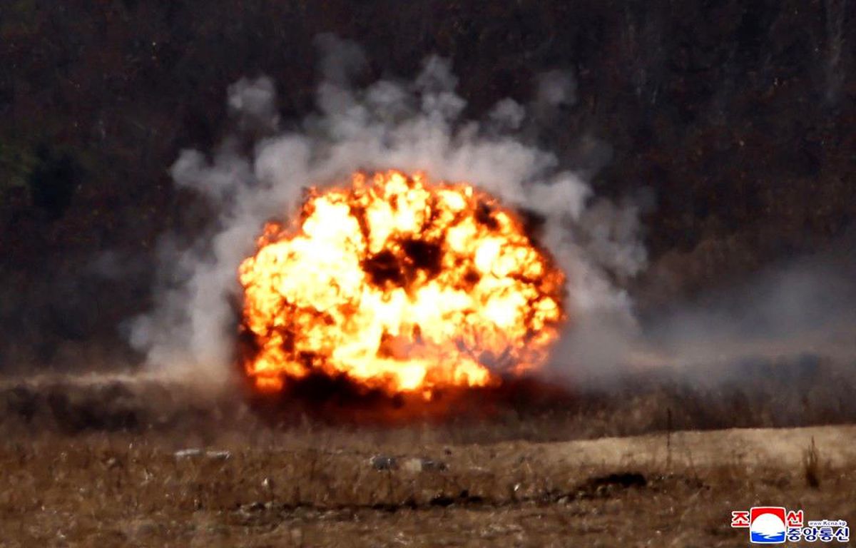 Kuzey Kore'de tank birliklerinin katılımıyla taktik saldırı tatbikatı