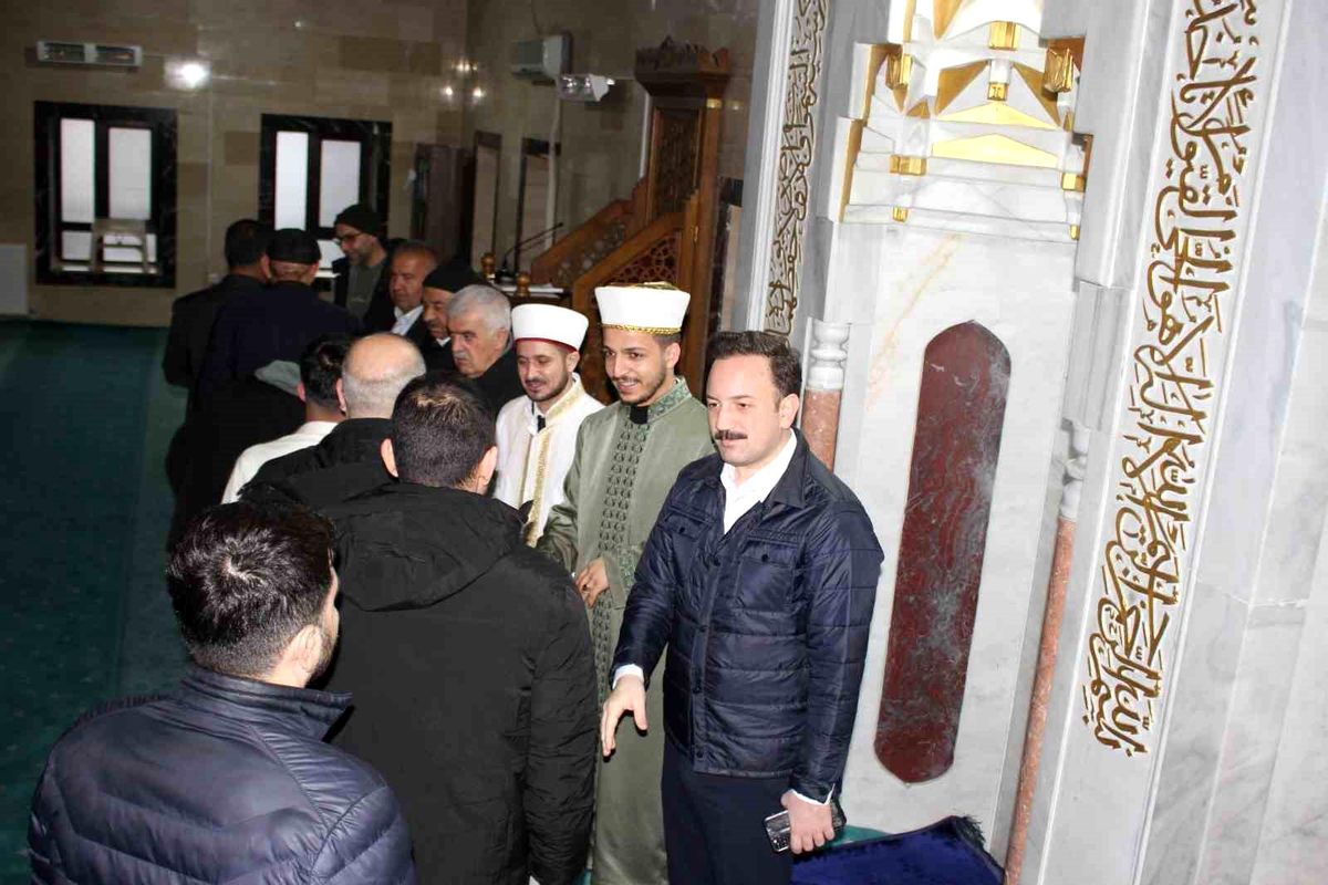 Malazgirt'te bayram namazı coşkusu