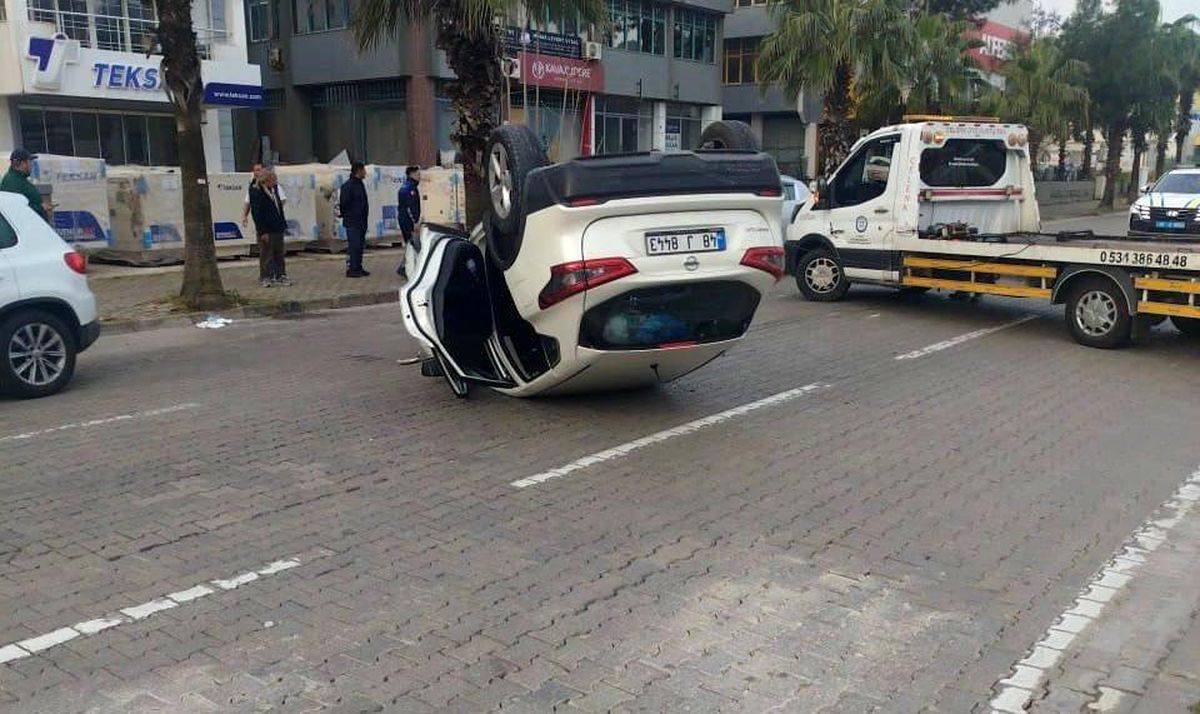 Marmaris'te otomobil takla attı: 2 kişi hafif yaralandı