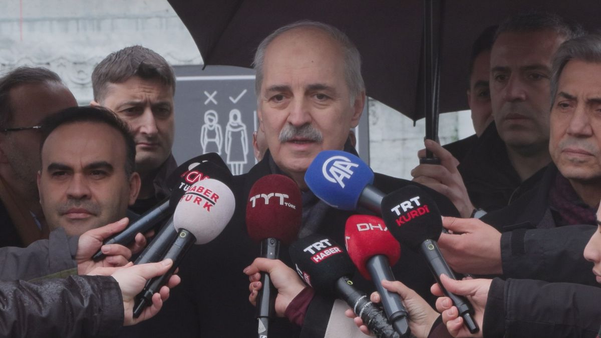 Numan Kurtulmuş bayram namazını Ayasofya Camii'nde kıldı