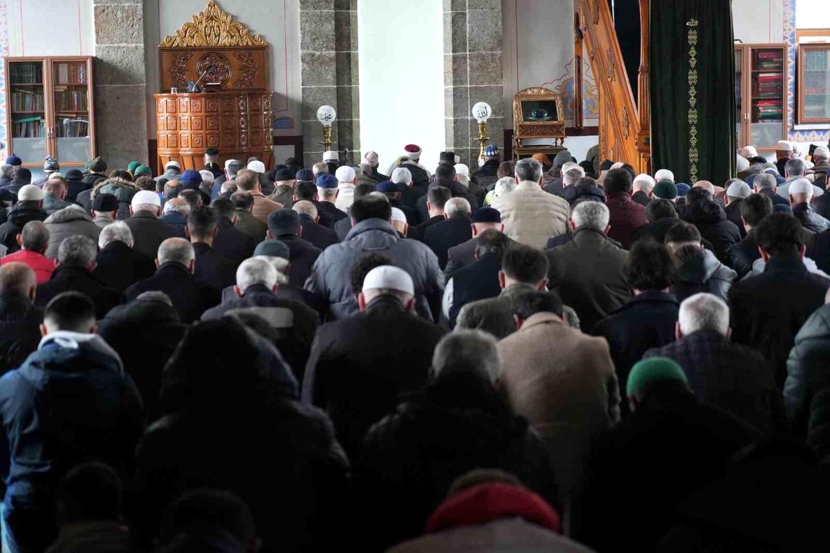 Samsun'da "çifte bayram" coşkusu: Vatandaşlar camilere akın etti