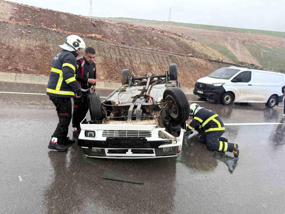 Siirt'te iki otomobil çarpıştı: 2 yaralı