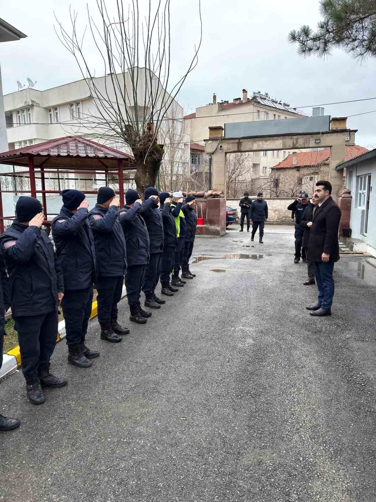 Tomarza'da güvenlik güçleriyle bayramlaşma ziyareti