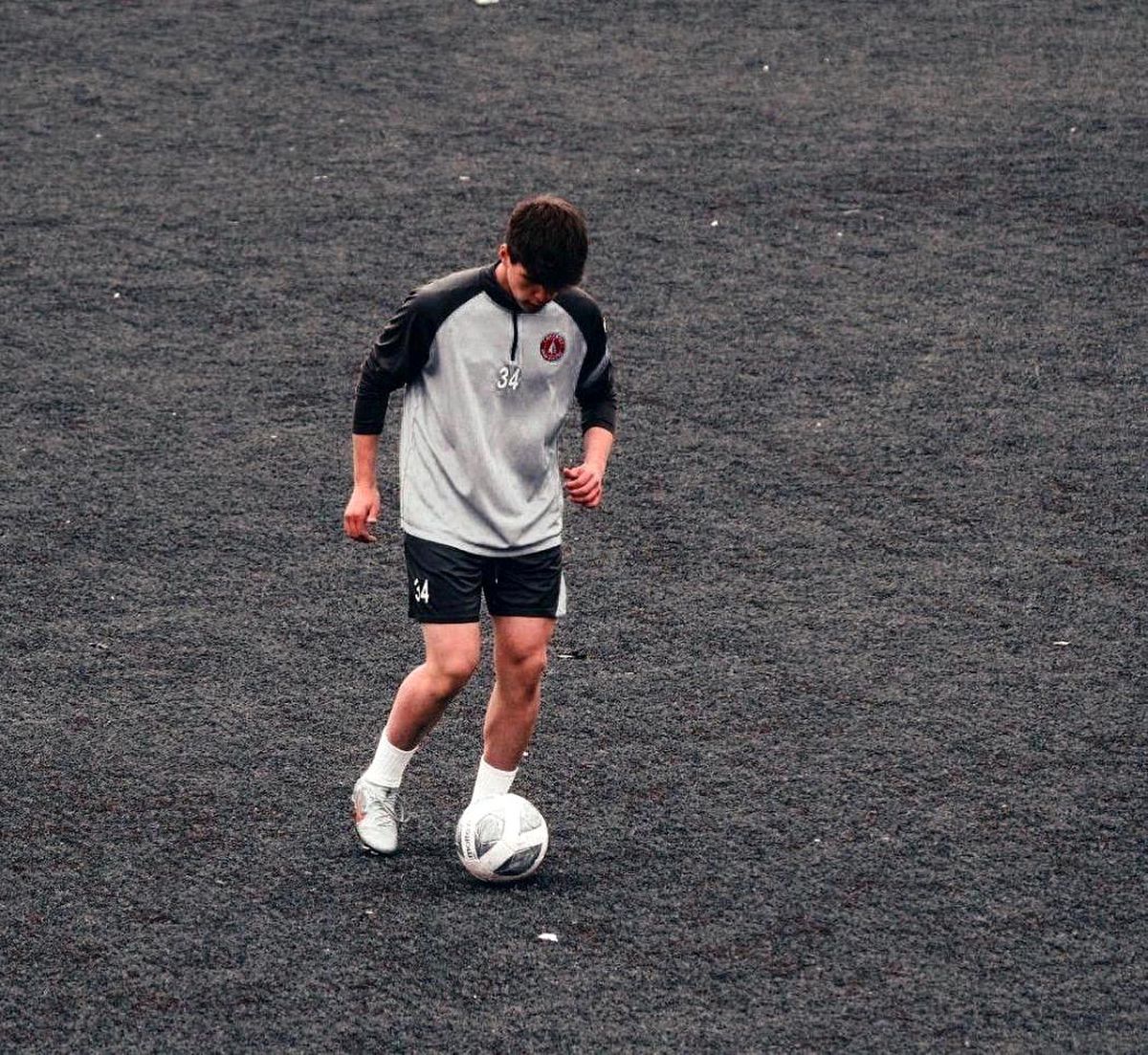 Ümraniye'de çakarlı araçla silahlı saldırı: 21 yaşındaki genç futbolcu hayatını kaybetti