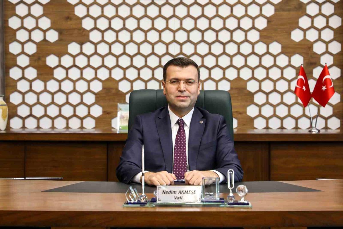 Vali Akmeşe: "Ramazan Bayramı'nın sağlık, huzur ve mutluluk getirmesini diliyorum"