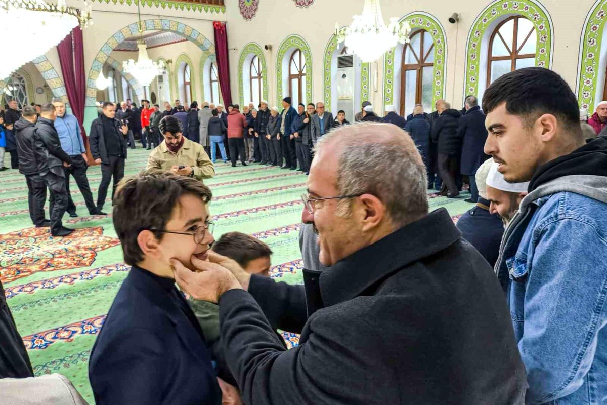 Çanakkale Valisi Ömer Toraman, Ramazan Bayramı'nı Vatandaşlarla Kutladı