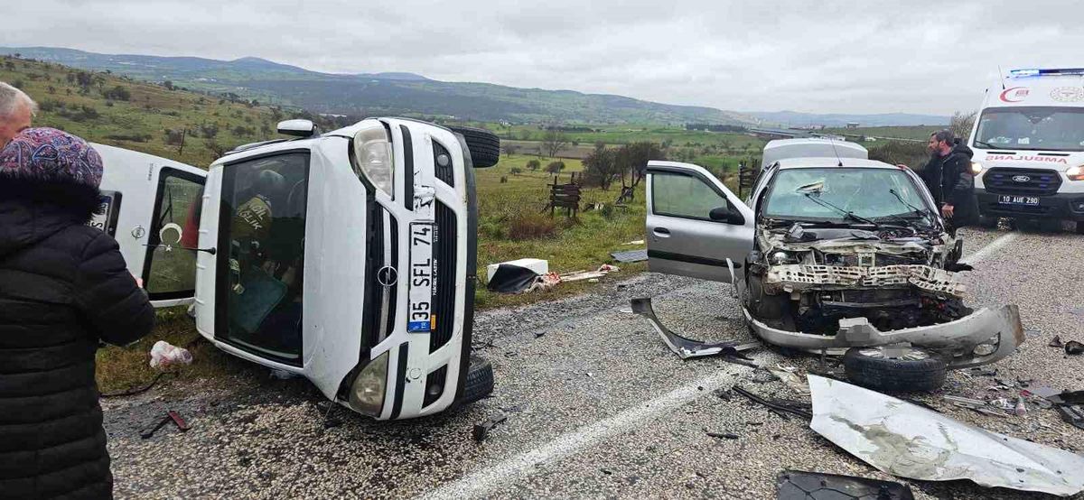 Balıkesir'de trafik kazası: 5 yaralı